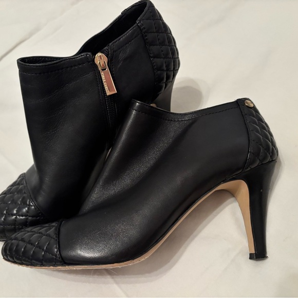 Vince Camuto Valentina Women's Black Leather Ankle Boots Size 10 - Picture 3 of 8